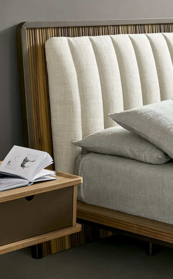 Cama tapizada de diseño Nelson Bonaldo