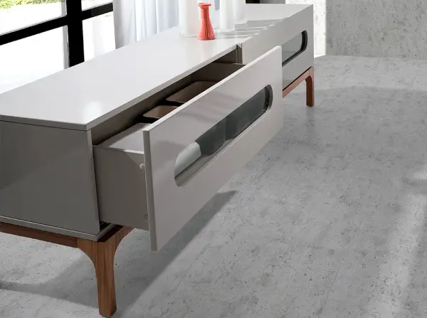 Mesa de televisión gris y nogal con iluminación interior