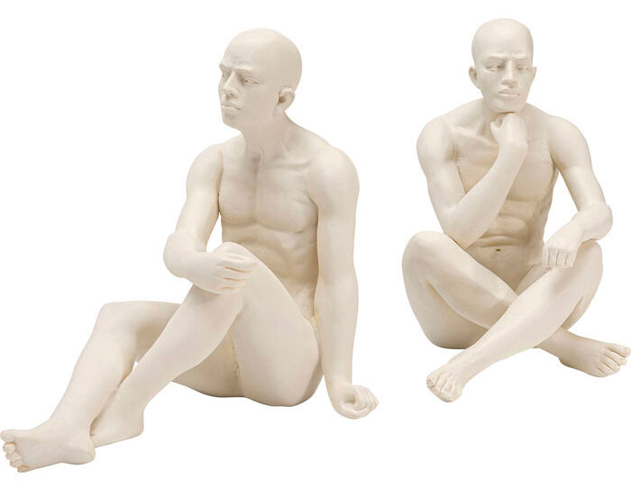 Sujeta libros hombres meditando