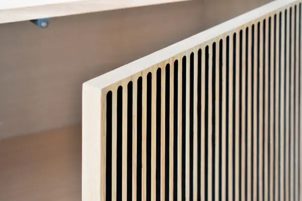 Mesa de televisión 4 puertas rayas verticales roble Vertik