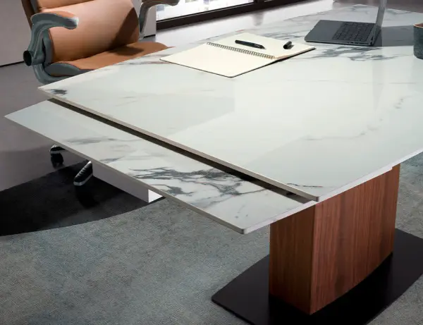Mesa de comedor extensible porcelánico y nogal Eira