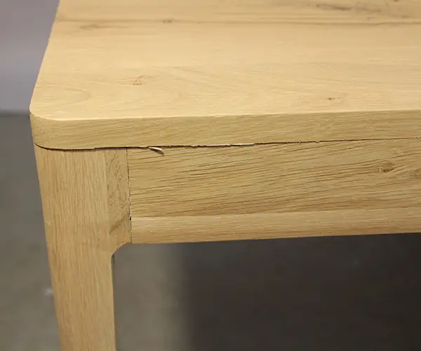 Mesa de comedor roble macizo Lig. defectos