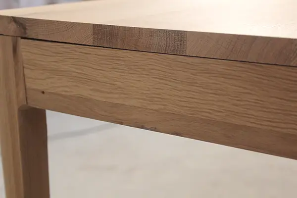Mesa de comedor roble macizo Lig. defectos