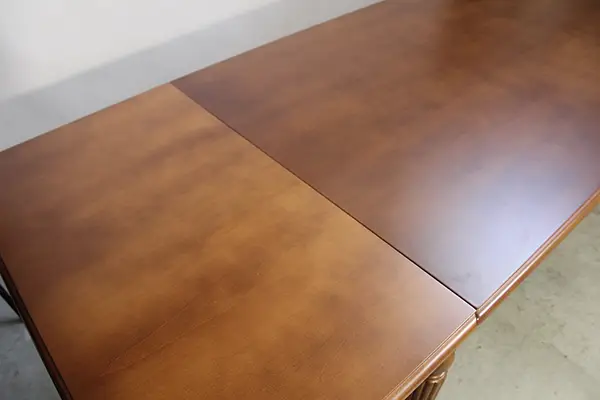 Mesa de Comedor clásica extensible de alas 180 Lig.defectos