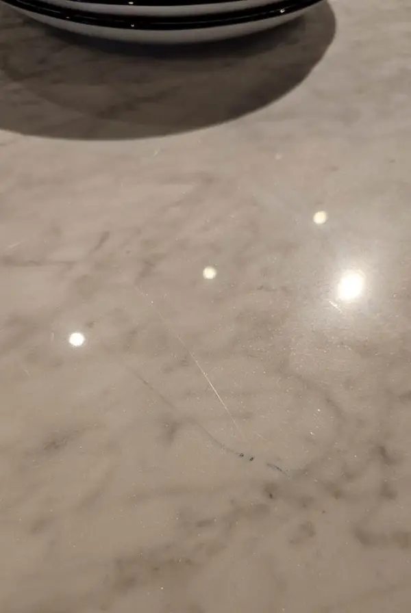 Mesa de comedor ovalada moderna mármol Neptur lig. defectos
