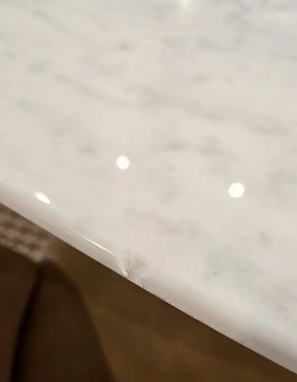 Mesa de comedor ovalada moderna mármol Neptur lig. defectos