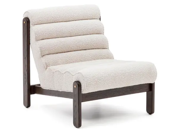 Butaca borreguito blanco y madera maciza Magira Kave Home