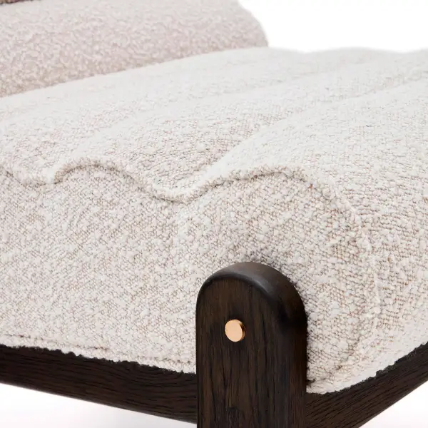 Butaca borreguito blanco y madera maciza Magira Kave Home