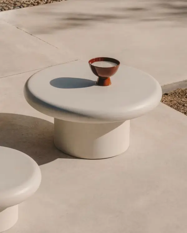 Mesa de centro redonda Addaia de cemento blanco minimalista