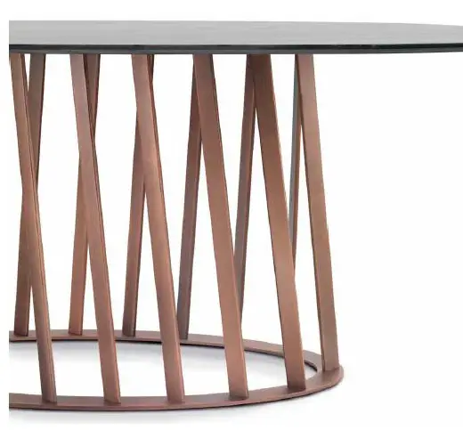 Mesa de comedor esquinas redondeadas Cosmo Pacini y Cappellini