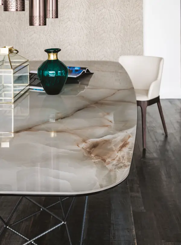 Mesa de comedor esquinas redondeadas keramik Gordon Cattelan