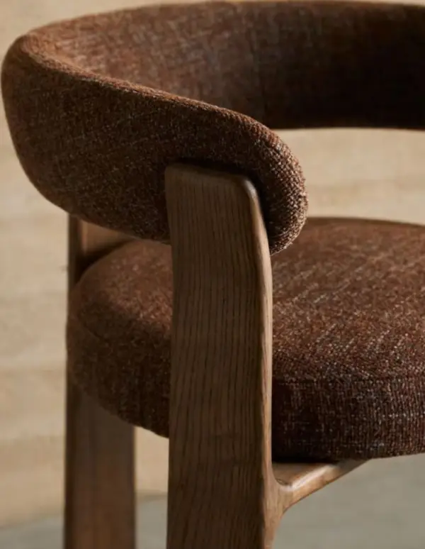 Silla madera maciza de fresno tapizado marrón Granite Kave Home