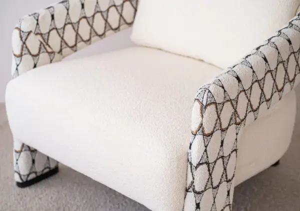 Butaca doble tapizado en beige y estampado