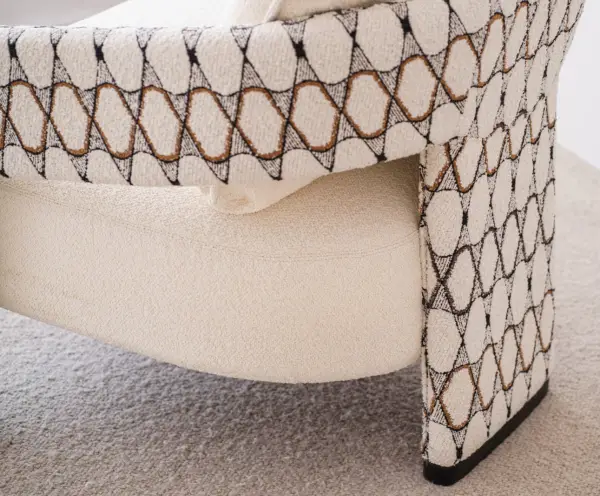 Butaca doble tapizado en beige y estampado
