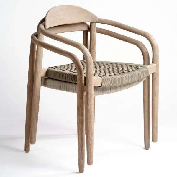 Silla de exterior de madera de eucalipto y cuerda gris claro