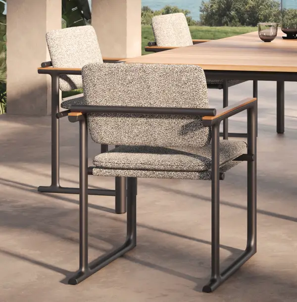 Sillón tapizado aluminio y madera de teca Tulum