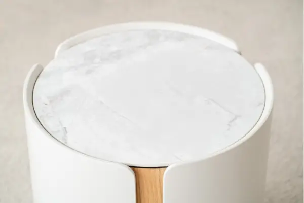 Mesa auxiliar gris cerámico blanco