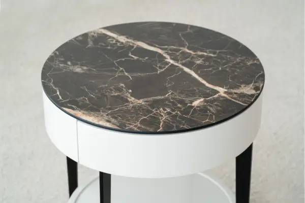Mesa auxiliar cerámico y metal negro
