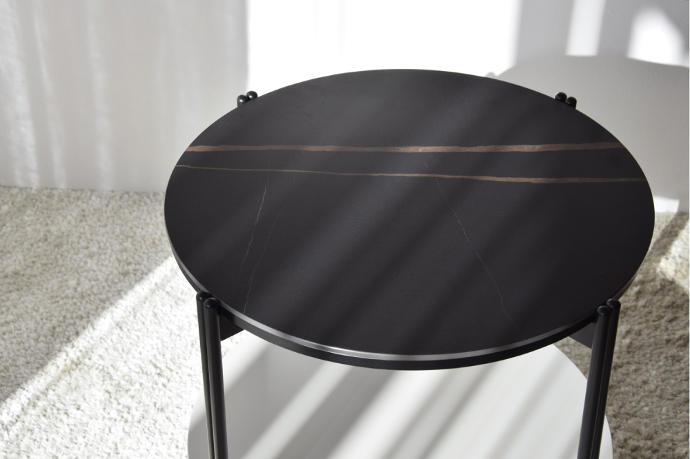 Mesa auxiliar de piedra sinterizada