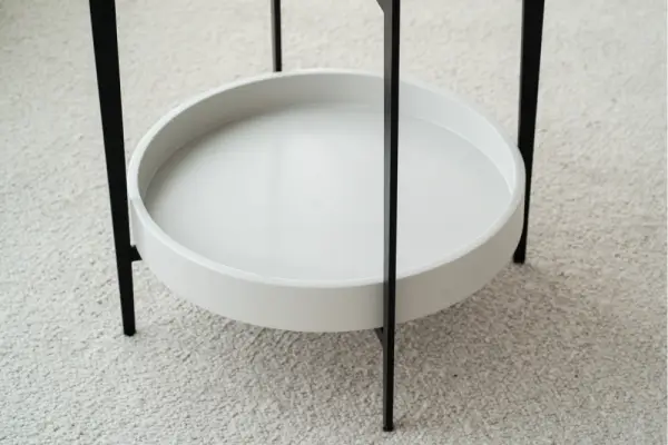 Mesa auxiliar de metal negro y cerámico gris