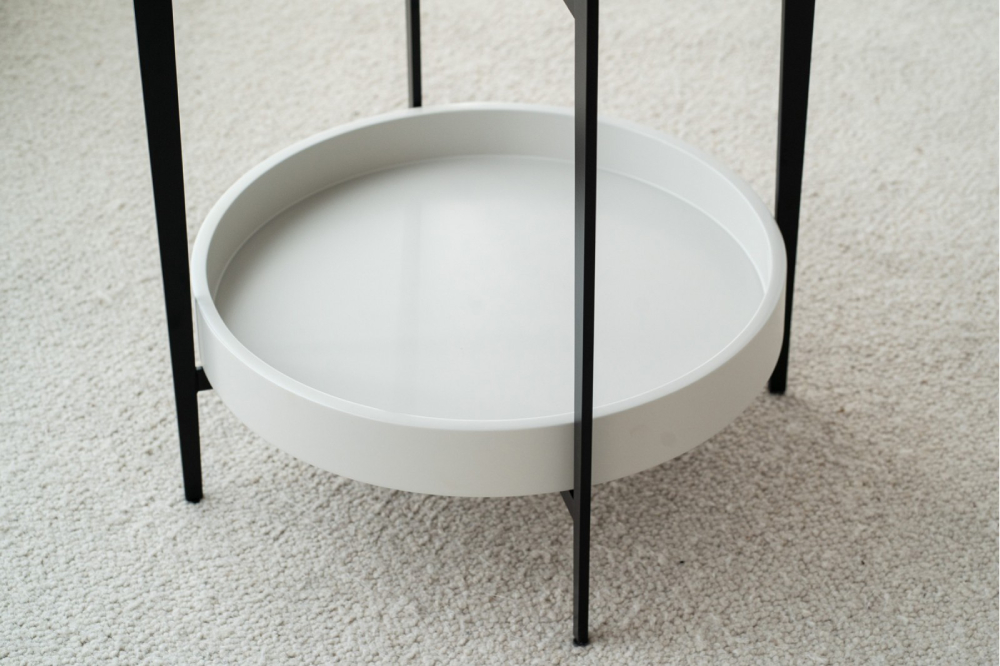 Mesa auxiliar de metal negro y cerámico gris