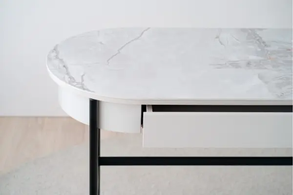 Escritorio de mármol y cerámico blanco