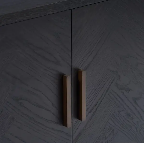 Aparador de madera de roble cuatro puertas con espiga
