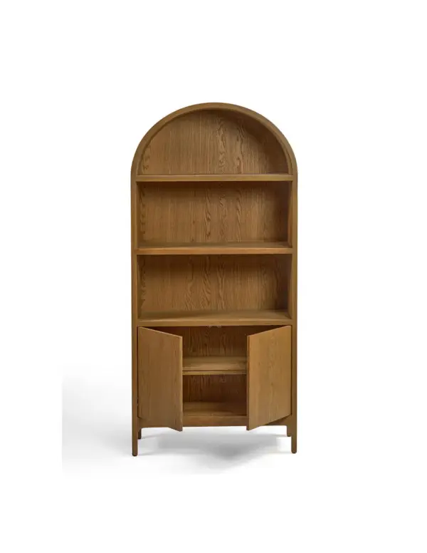 Vitrina de roble natural con dos puertas y parte superior redondeada