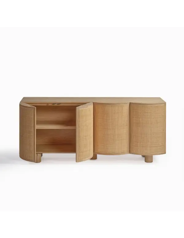 Aparador de madera de roble claro con puertas curvas de ratán natural