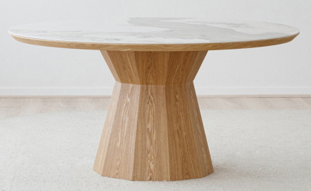 Mesa de comedor natural cerámico y madera fresno