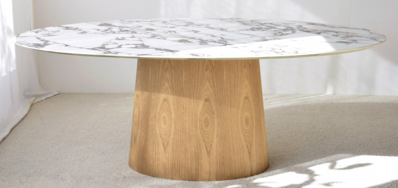Mesa de comedor oval cerámico y fresno