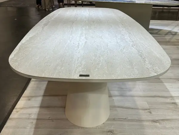 Mesa de comedor cemento y porcelánico Iris