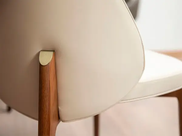 Silla nogal y polipiel crema Valisse