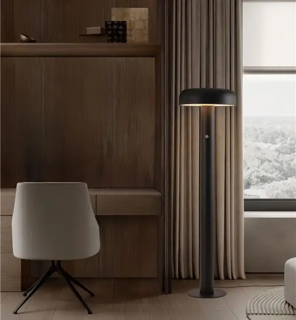 Lámpara de pie regulable de acero negro Noelia