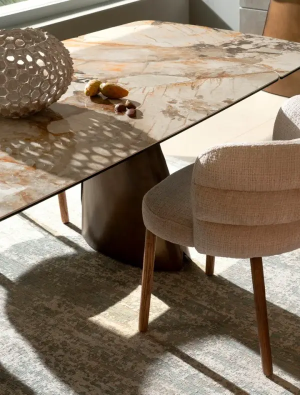 Mesa de comedor extensible porcelánico y metal Patagonia