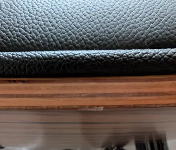 Sillón relax con escabel piel legitima negro lig. defectos