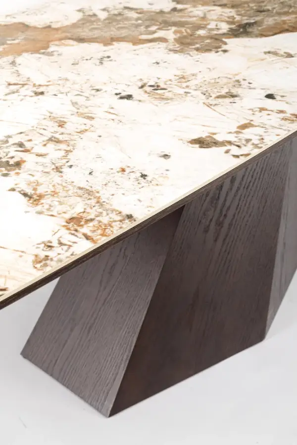 Mesa de comedor porcelánico Wom