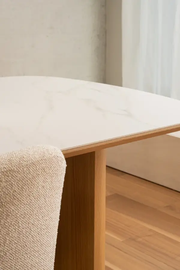 Mesa de comedor porcelánico y madera Jade