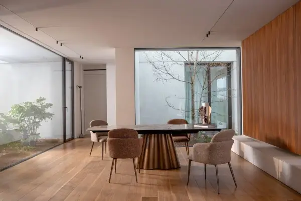 Mesa de comedor extensible porcelánico Caviata