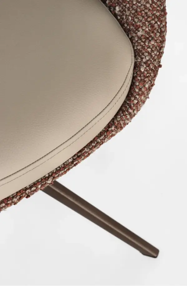 Silla giratoria rojiza Averik