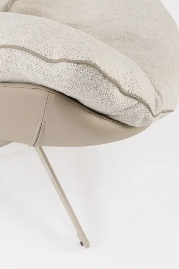Sillón de acero y tapizado beige Armela