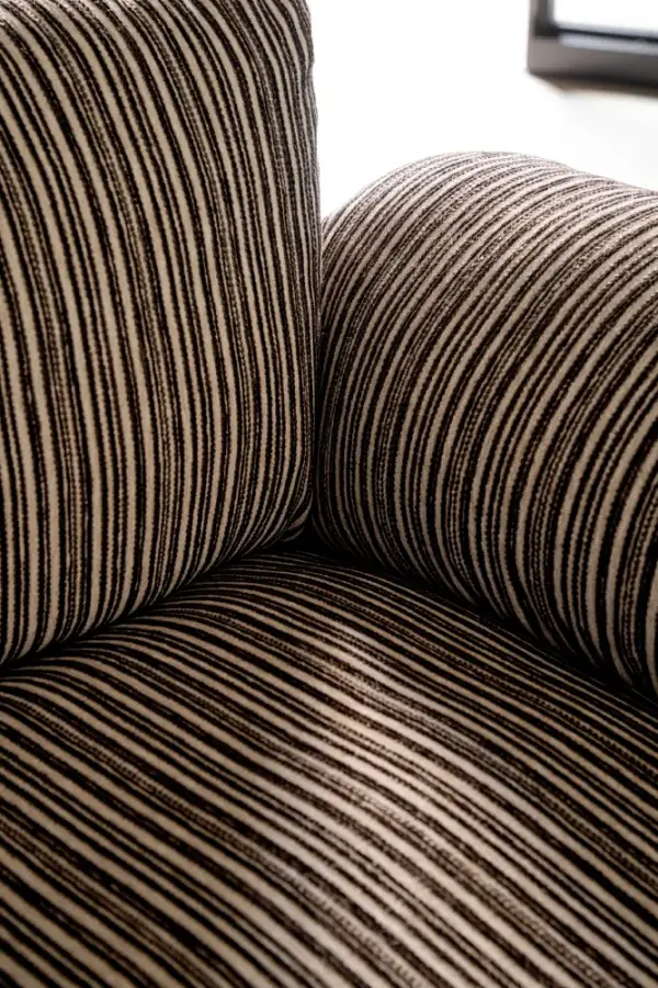 Sillón de acero y madera Morvana