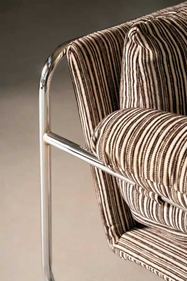 Sillón de acero y madera Morvana
