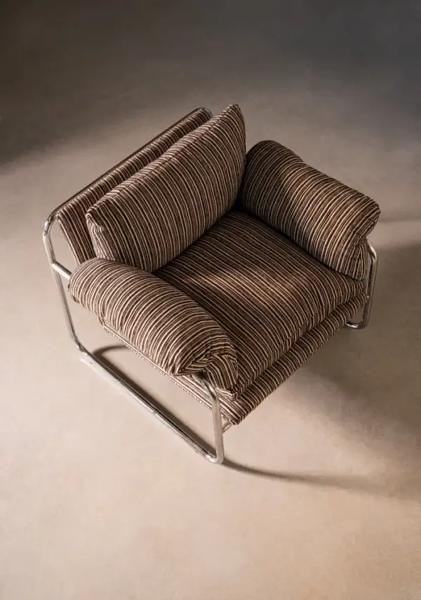 Sillón de acero y madera Morvana