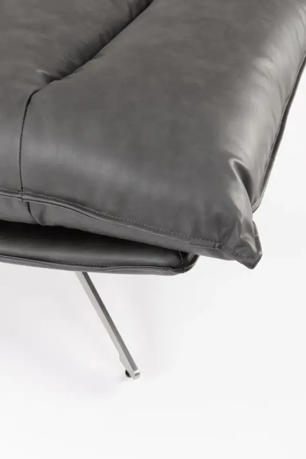 Sillón de acero y tapizado negro Alanez