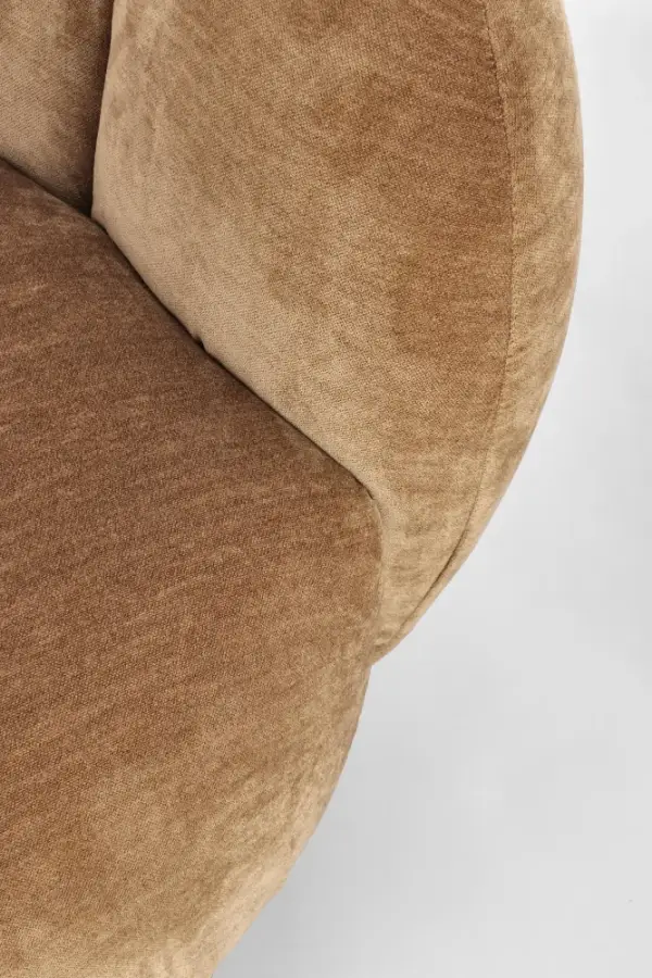 Sillón de madera y tapizado caramelo Tulip