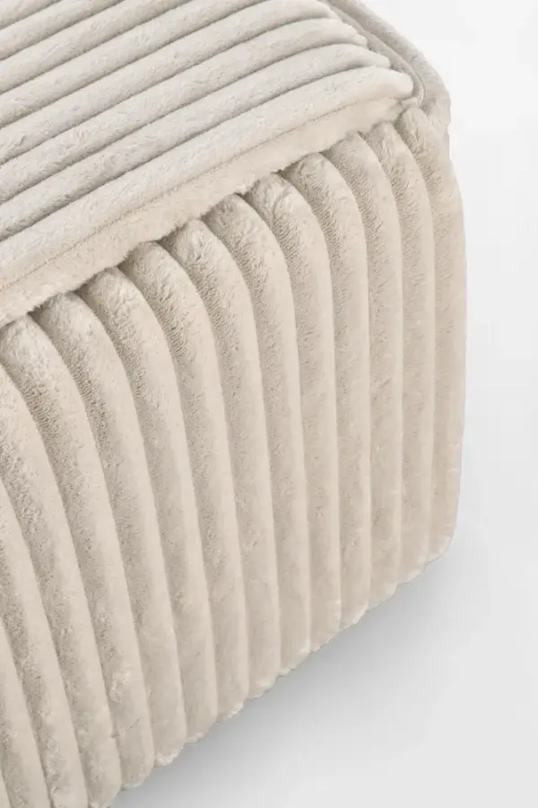 Puf tapizado beige Visón