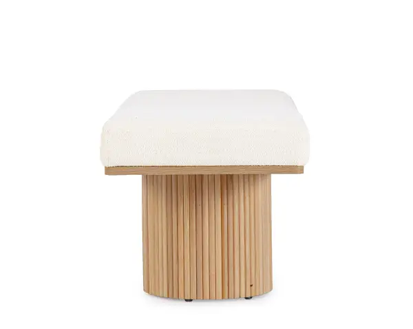 Banco pie de cama base madera y tapizado en bouclé blanco