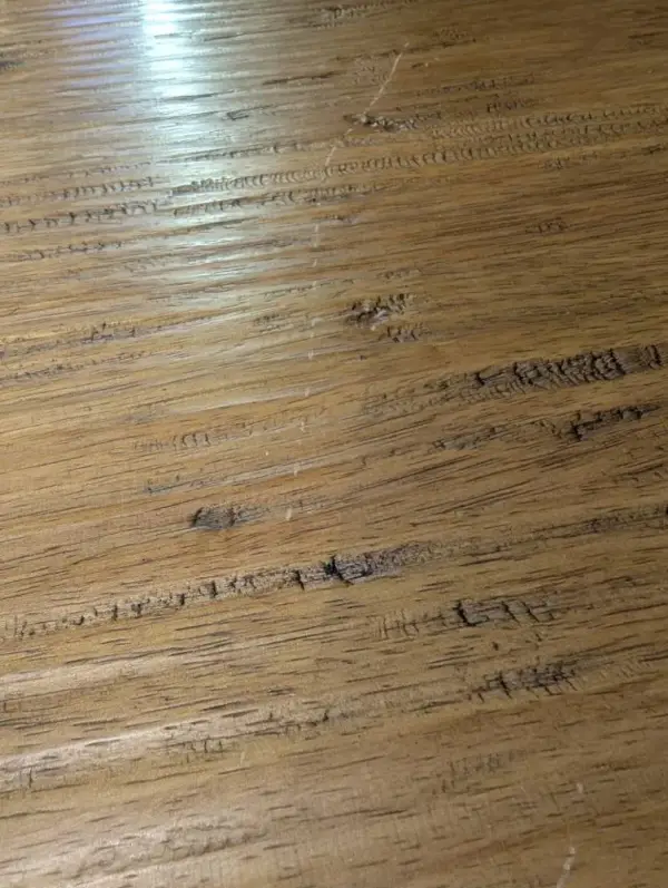 Mesa de comedor antracita y tapa en madera maciza Bryne lig. defectos