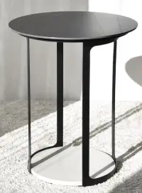 Mesa auxiliar base de piedra sinterizada y estructura de metal negro